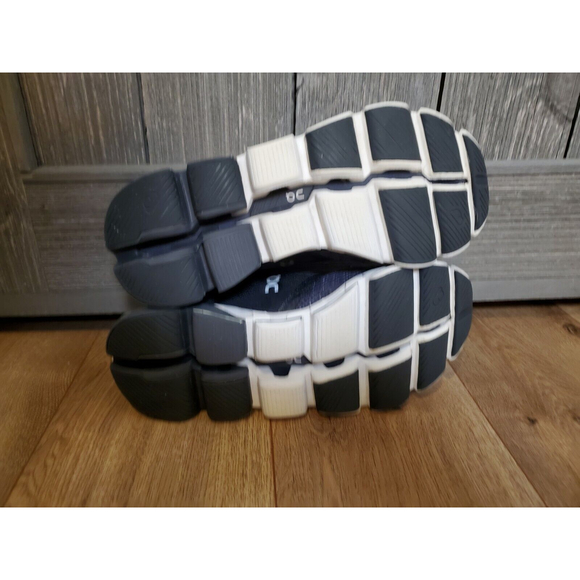 ON CLOUDFLYER Swiss Engineering Women’s Black Road Running Shoes 8 - Picture 3 of 7